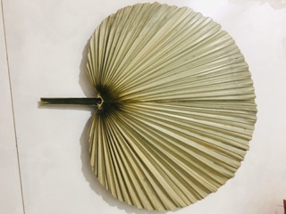Quạt lá cọ tròn truyền thống