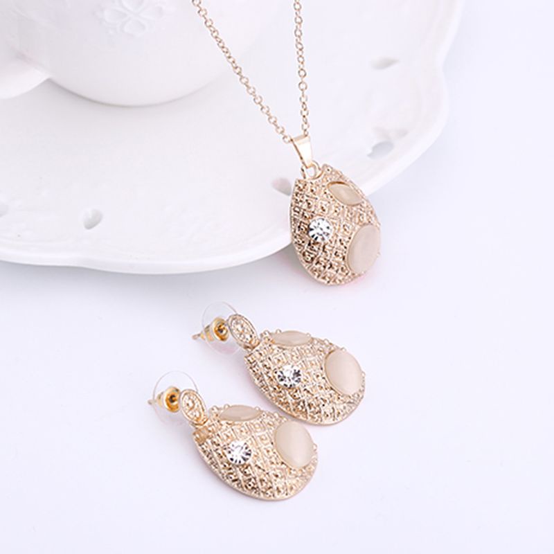 Bộ Vòng cổ + Bông Tai Đính Đá Hình Giọt Nước Màu Hồng