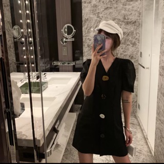 Váy khuy cúc gỗ