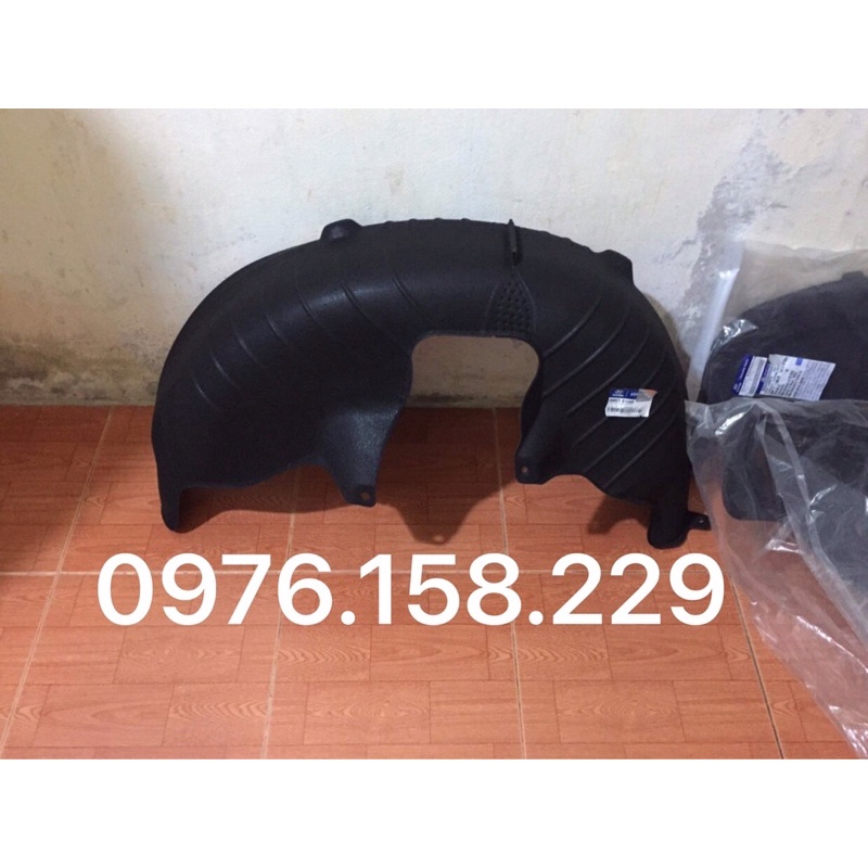 CHẮN BÙN LÒNG DÈ XE HYUNDAI SANTAFE