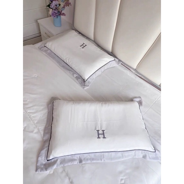 Set Chăn Ga Phi Lụa Lạnh Thêu Chữ H