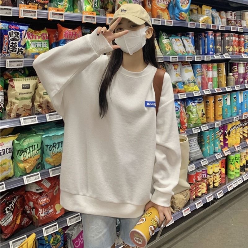 [QUÀ TẶNG 1 DÂY BUỘC TÓC] Áo Nỉ Sweeter Form Rộng Dài Tay Logo Ngực Cổ Tròn Trắng Xám | BigBuy360 - bigbuy360.vn