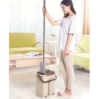 Bộ thùng chổi lau nhà thông minh tự vắt có 2 miếng lau đa năng.