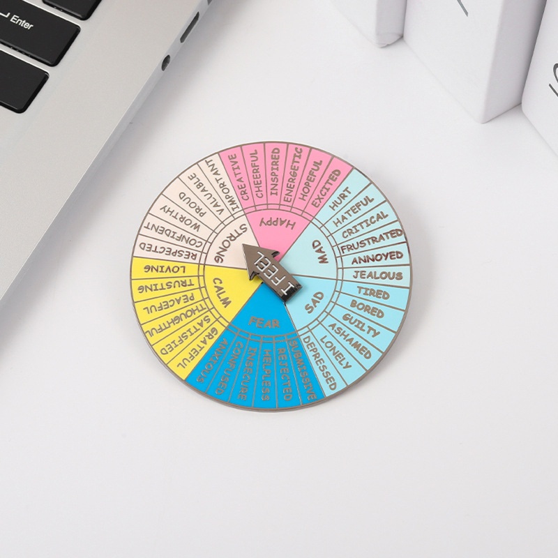 Ghim Cài Áo Hình Bánh Xe Mũi Tên May Mắn Cho Túi Xách / Quần Áo