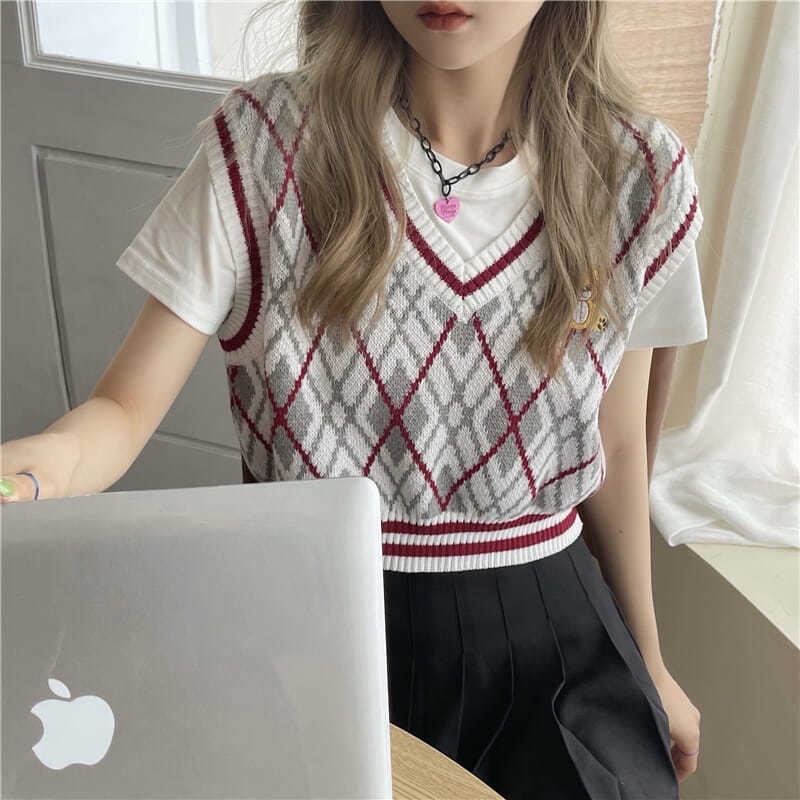 C1 Áo Đôi Áo Ghile Nữ Croptop Và Áo Len Nam Cổ Chữ V Kẻ Sọc Thêu Gấu Mỏng Nhẹ Mặc Thu