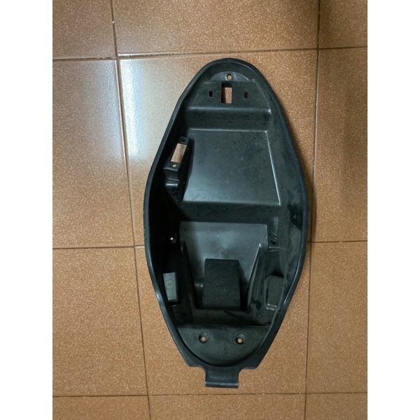 Cốp yên trong xe điện Xmen