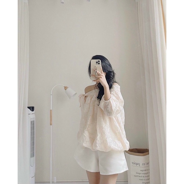 Set 2 món: Áo trễ vai nude hoa nổi+ short trắng