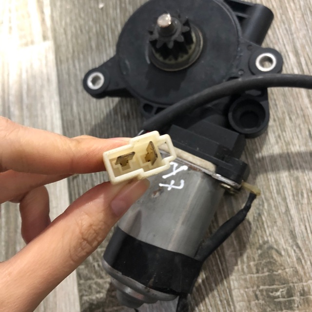 Sản phẩm gia đình làm: Mô tơ nâng kính hổ vồ   A 7 trái và phải (WG1664330004)