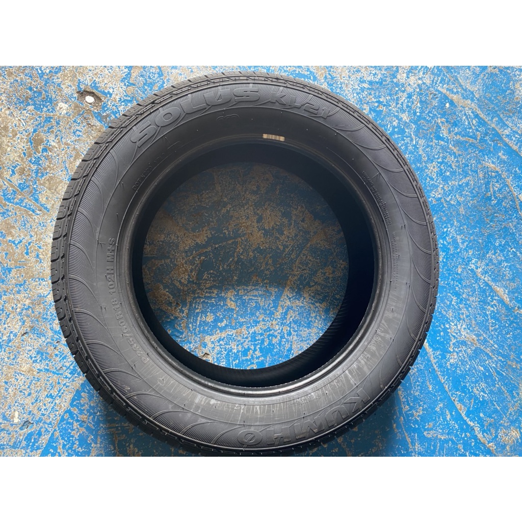 Lốp Kumho 235/60R18 KL21