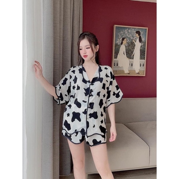Bộ pijama mặc nhà cho nữ quần đùi hoạ tiết bò sữa hottrend 2021