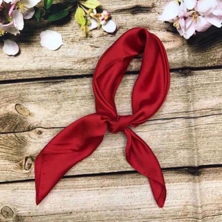 Khăn turban vuông màu đỏ đô