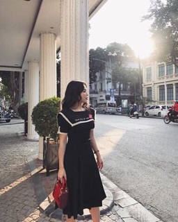 Đầm xoè thêu hoa