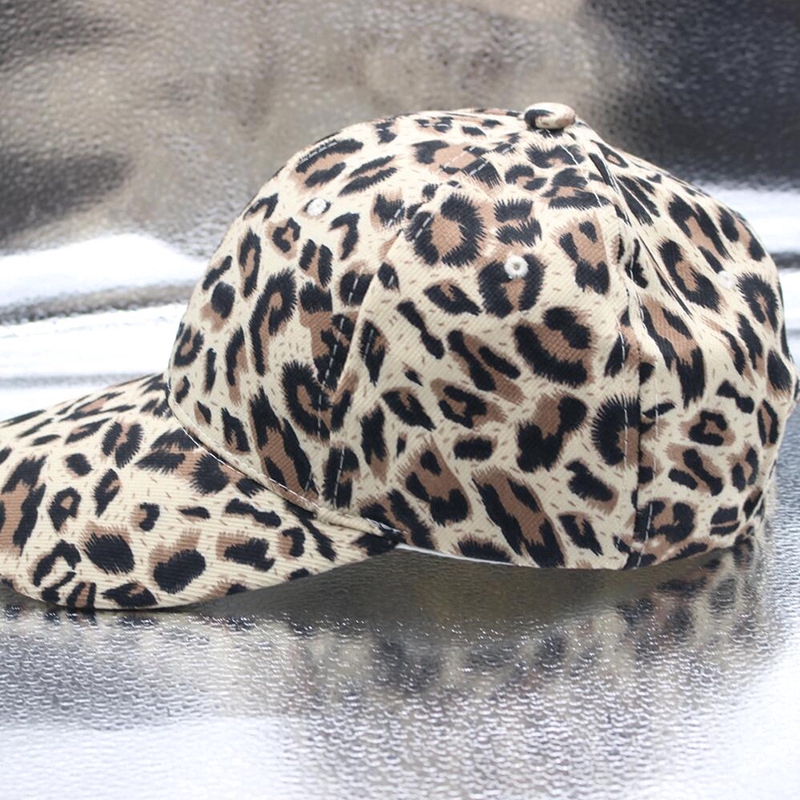 Korean style leopard print cap for men and women