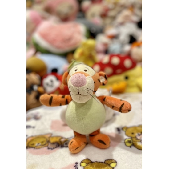 Gấu bông Disney Winnie the Pooh hổ cọp Tigger thân tròn đội lá 8-10cm