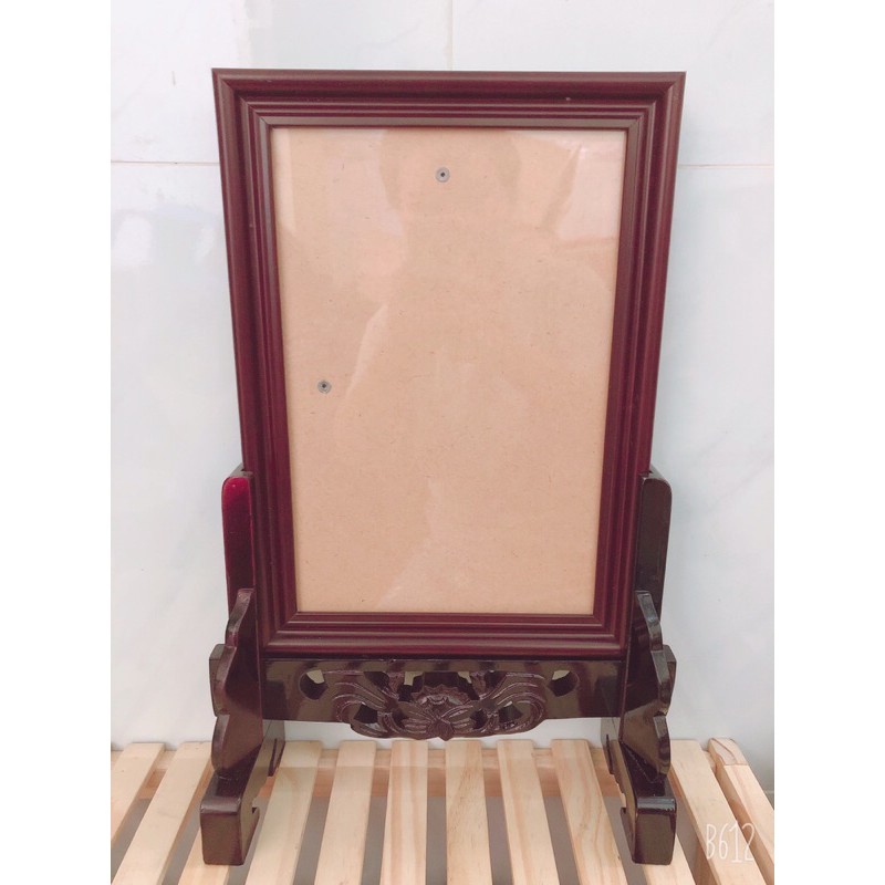 Khung thờ gỗ trơn chân chạm sen .