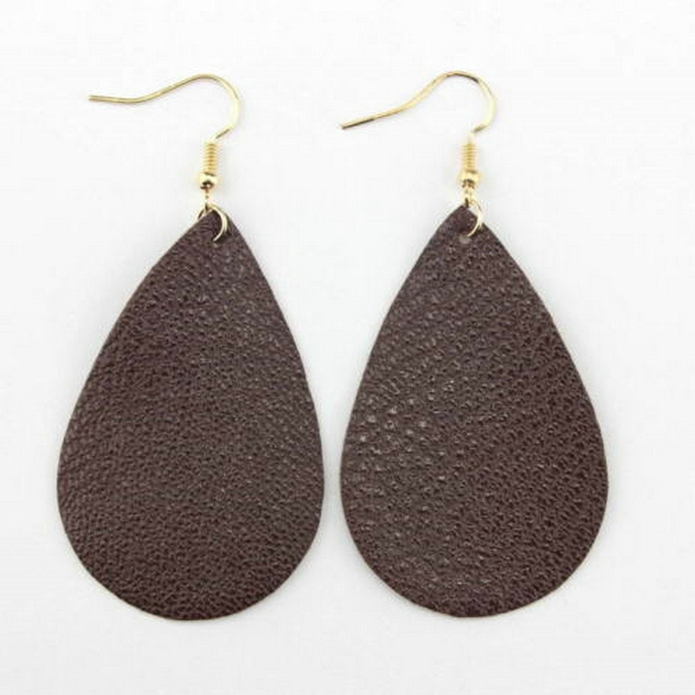 Hoa tai hợp kim phối da kiểu giọt nước với họa tiết da báo đầy cá tính