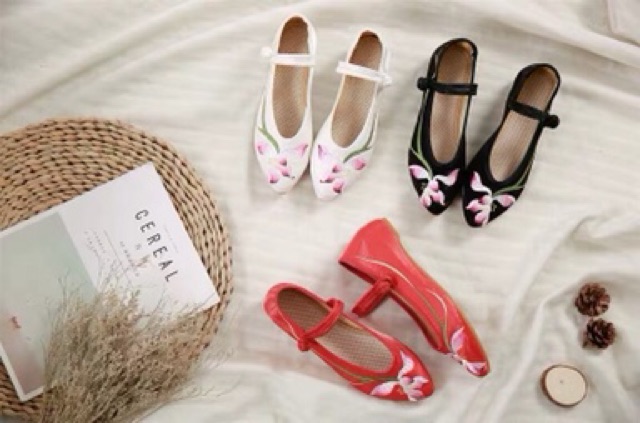 Giày mũi nhọn thêu hoa thời trang nữ | BigBuy360 - bigbuy360.vn