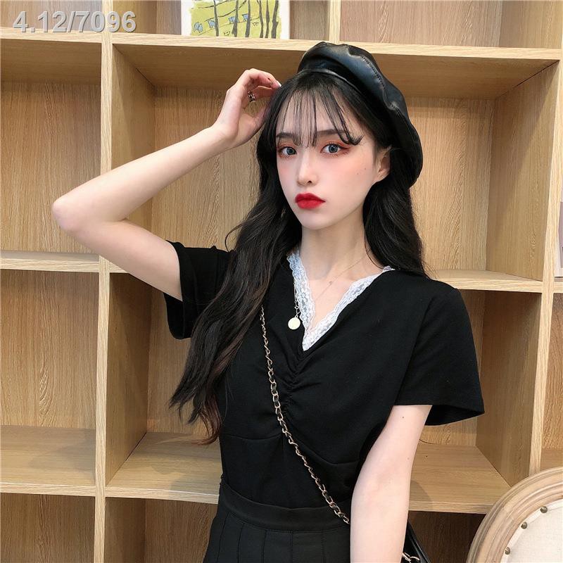 lưới khâu ren màu đỏ cổ chữ V áo thun nữ ngắn tay thiết kế mùa hè 2021 thời trang gấp đầu mỏng hợp - Hàng mới về