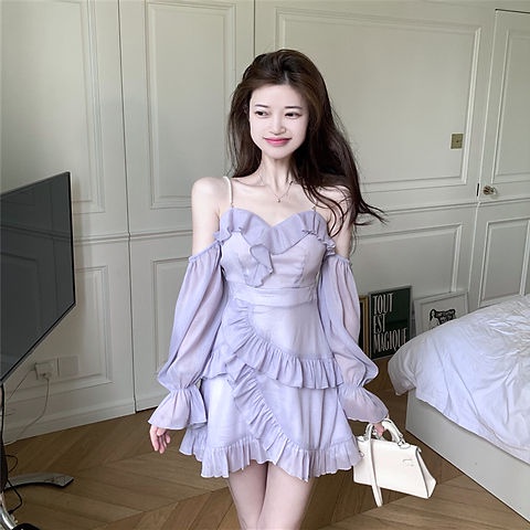 Thiết kế mới của Hàn Quốc là chiếc váy dài tay màu tím cổ tích trắng gợi cảm