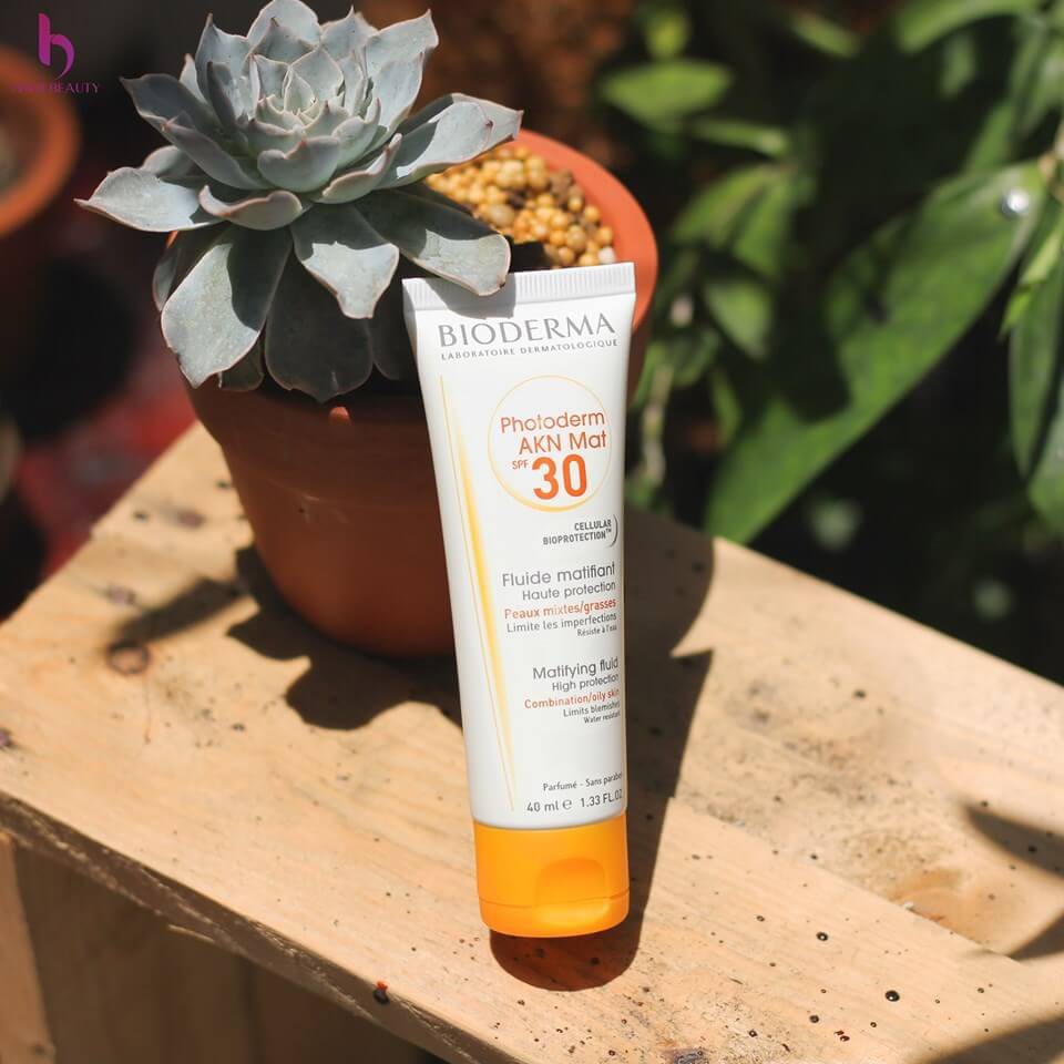 Kem chống nắng cho da mụn Bioderma Photoderm AKN Mat SPF30 - 40ml | BigBuy360 - bigbuy360.vn