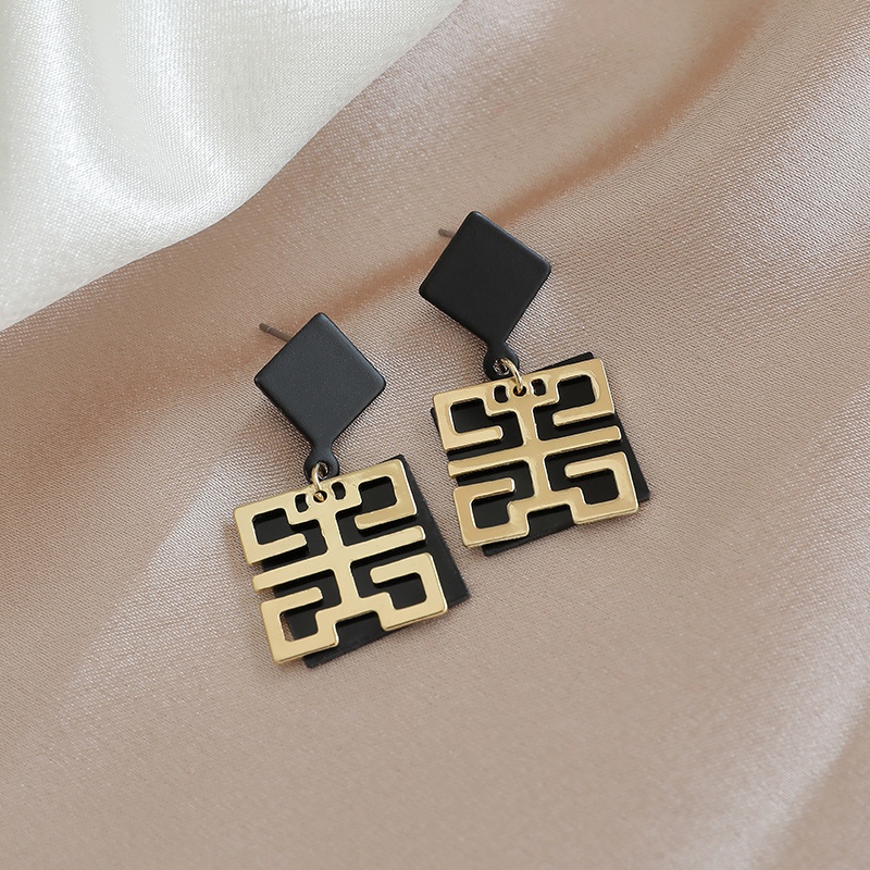 Hoa tai dáng dài thiết kế đơn giản thời trang 2023 cho nữ