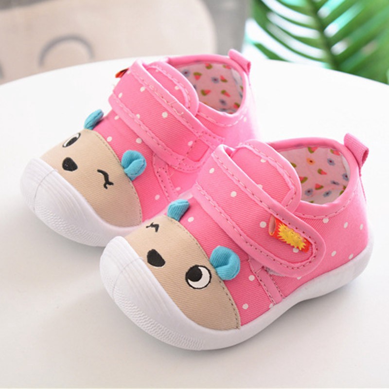 Giày Em Bé Đế Mềm Chống Sốc Đáng Yêu