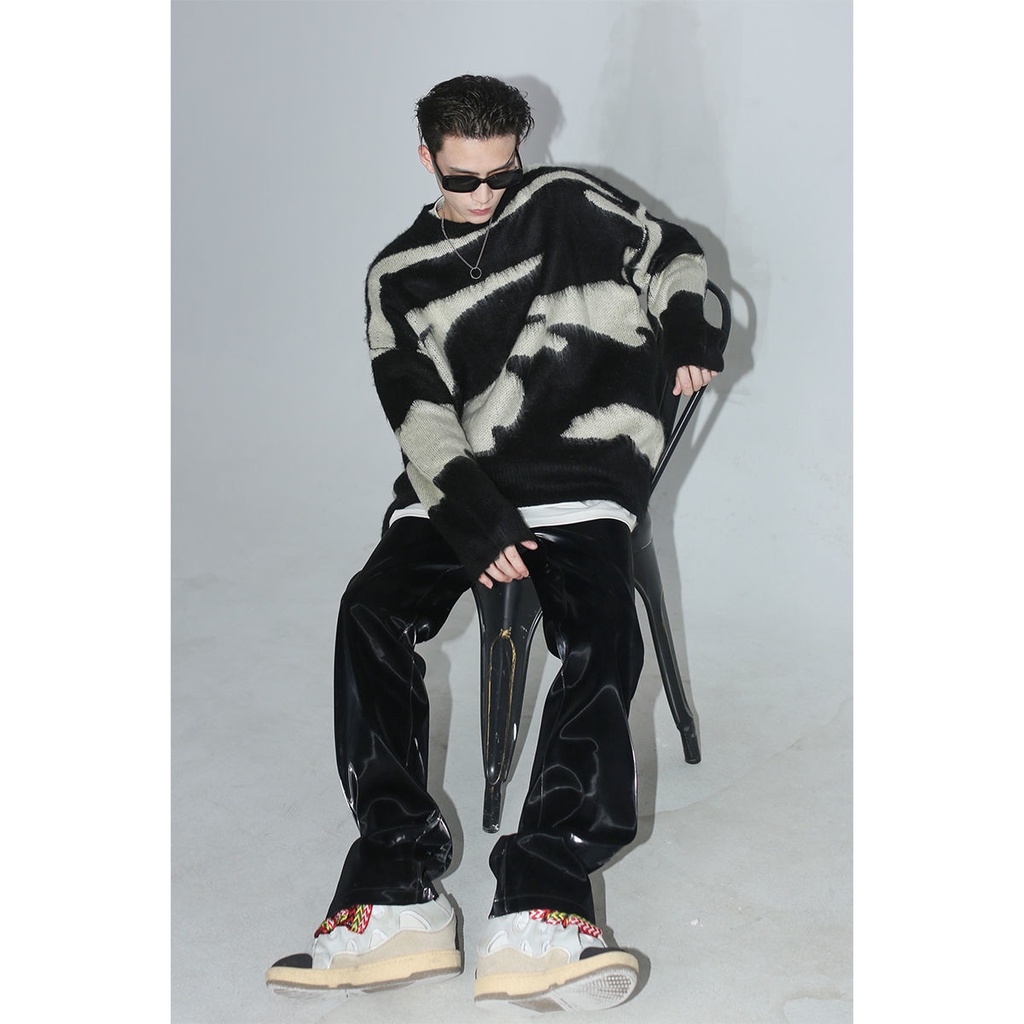 Áo sweater dệt kim dáng rộng in logo màu trắng đen thời trang đường phố phổ biến cho nam nữ