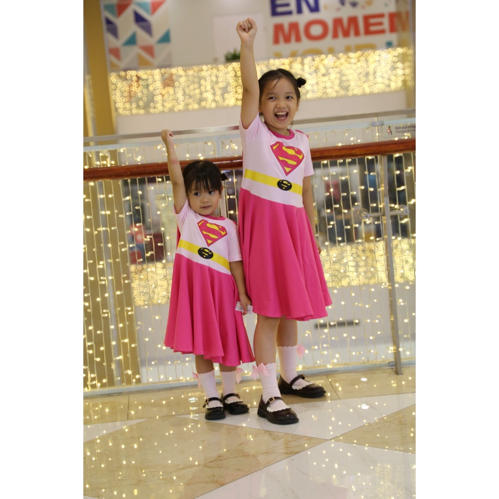 Hình nhiệt supper man và supper girl