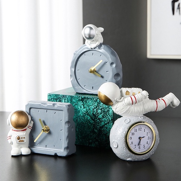 Đồng hồ phi hành gia câu sao để bàn decor phòng khách nhà cửa