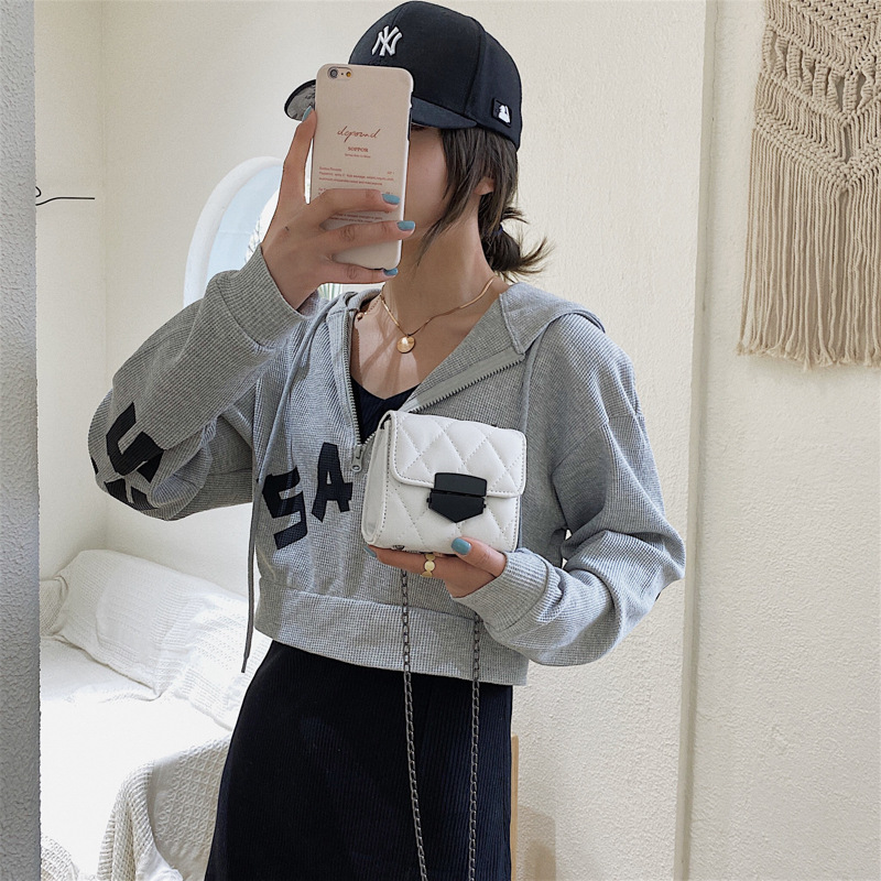 Túi xách đeo chéo phong cách sành điệu dành cho nữ