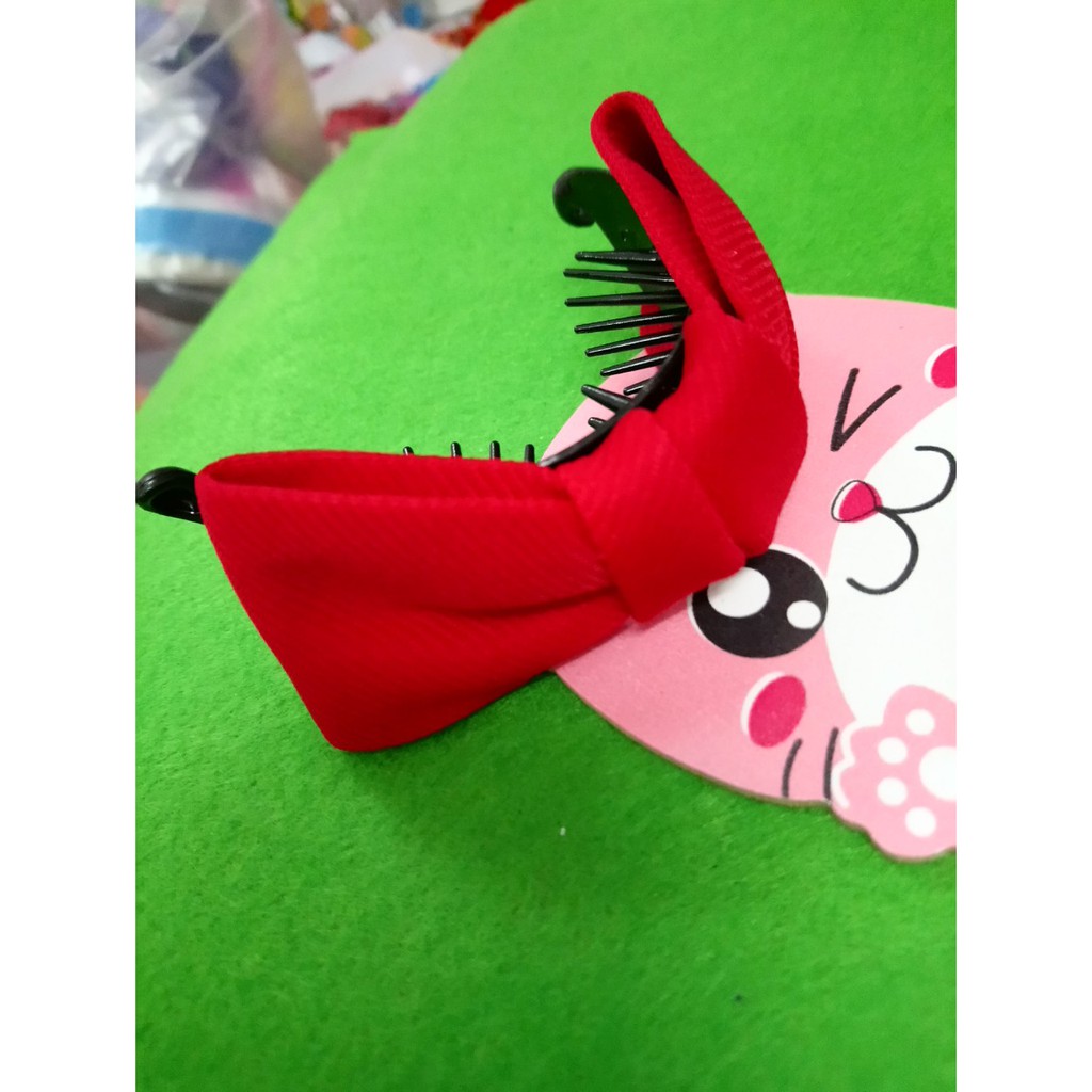 combo 2 kẹp tóc thời trang. màu y hình lun nhe. giá 33k/2 cái. gồm 1 màu đỏ, 1 màu vàng nâu.