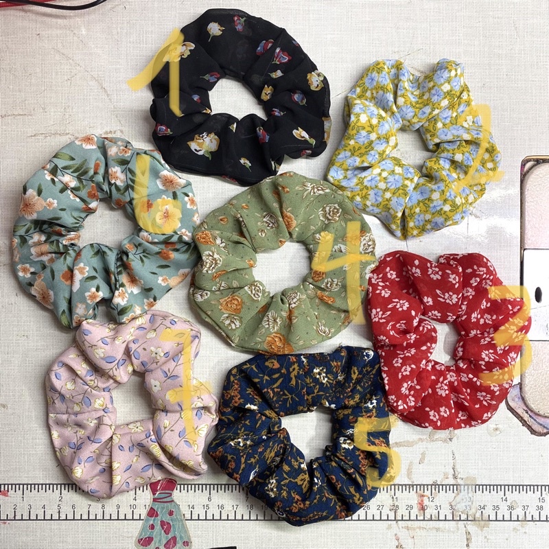 Cột tóc scrunchies hoa nhí hoa nhỏ