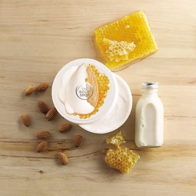 Bơ dưỡng thể The Body Shop Body Butter- Almond Milk & Honey 200 ml