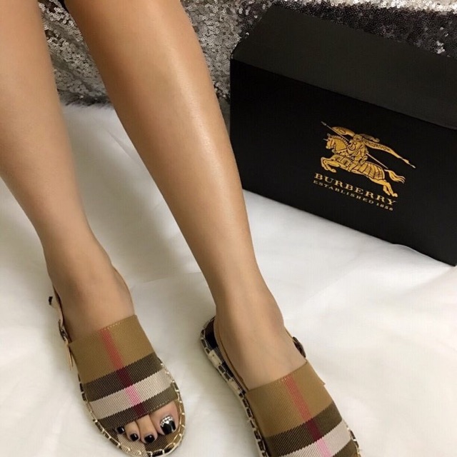 Dép bủberry siêu chảnh