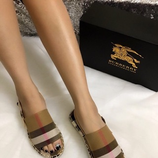 Dép bủberry siêu chảnh