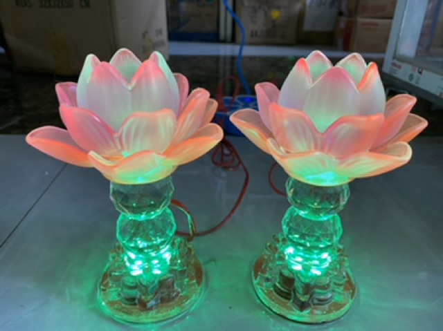 Cặp đèn thờ pha lê bông lưu ly cánh sen hồng đổi màu đẹp