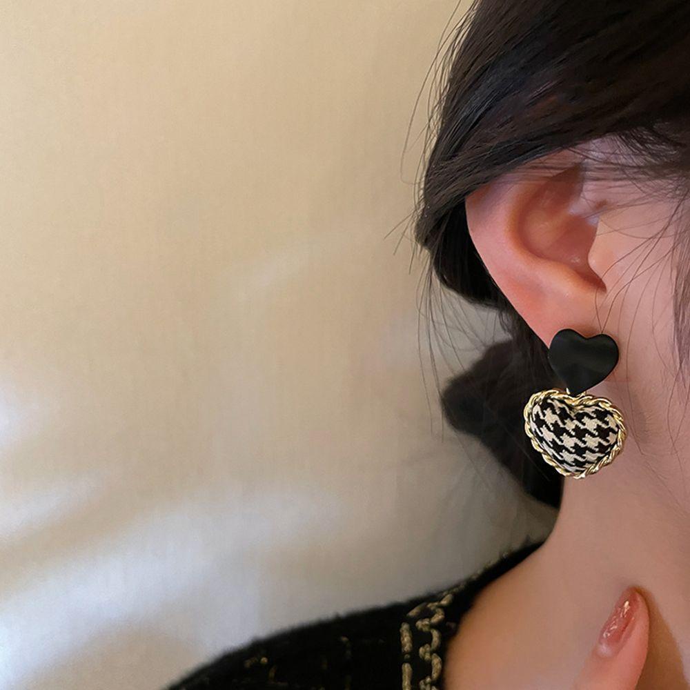 Khuyên Tai VANES1 Trái Tim Vải Gai Phong Cách Hàn Quốc Ngọt Ngào Cho Nữ