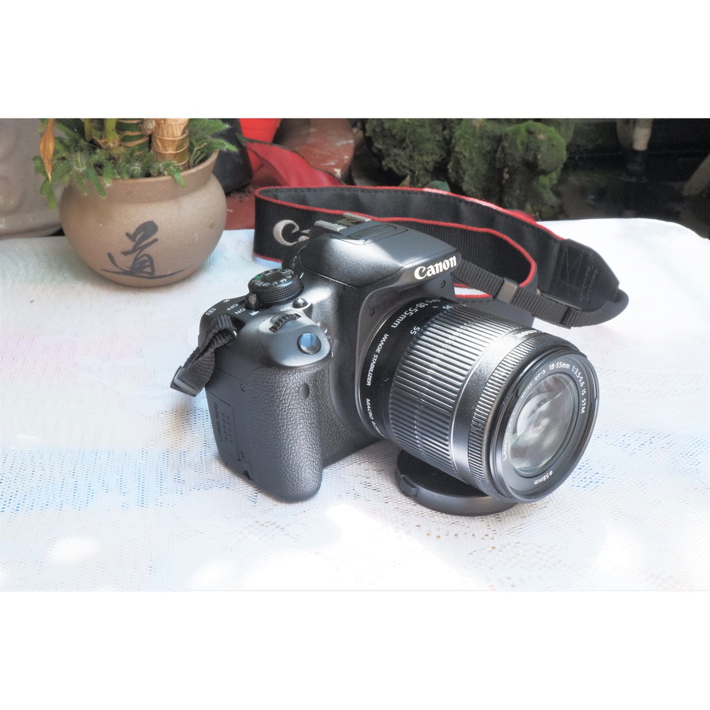 Máy ảnh Canon 700D kèm lens 18-55 STM