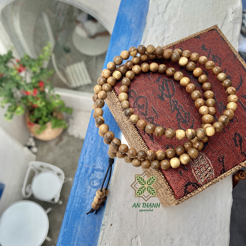 Vòng tay trầm hương 108 hạt mang lại Tài Lộc, May Mắn