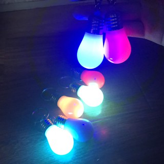 Móc chìa khoá hình bóng đèn led nhấp nháy