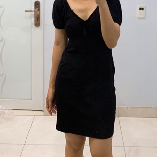 Đầm đen vải thun ôm body