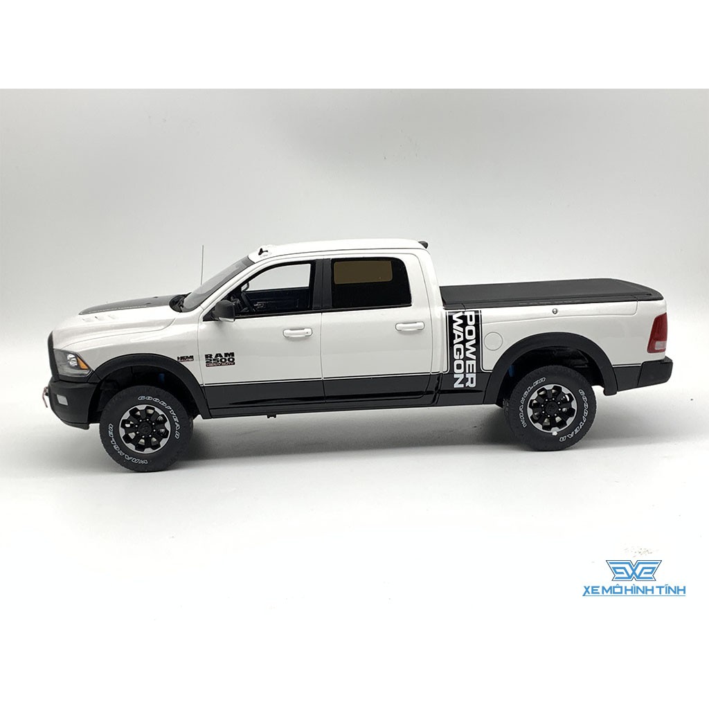 Xe Mô Hình 2017 Ram 2500 Power Wagon 1:18 GTSpirit ( Trắng )