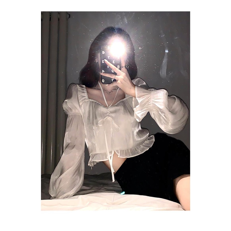 Áo sơ mi trơn tay phồng cổ vuông phối ren