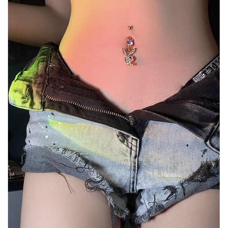 Khuyên rốn thỏ playboy