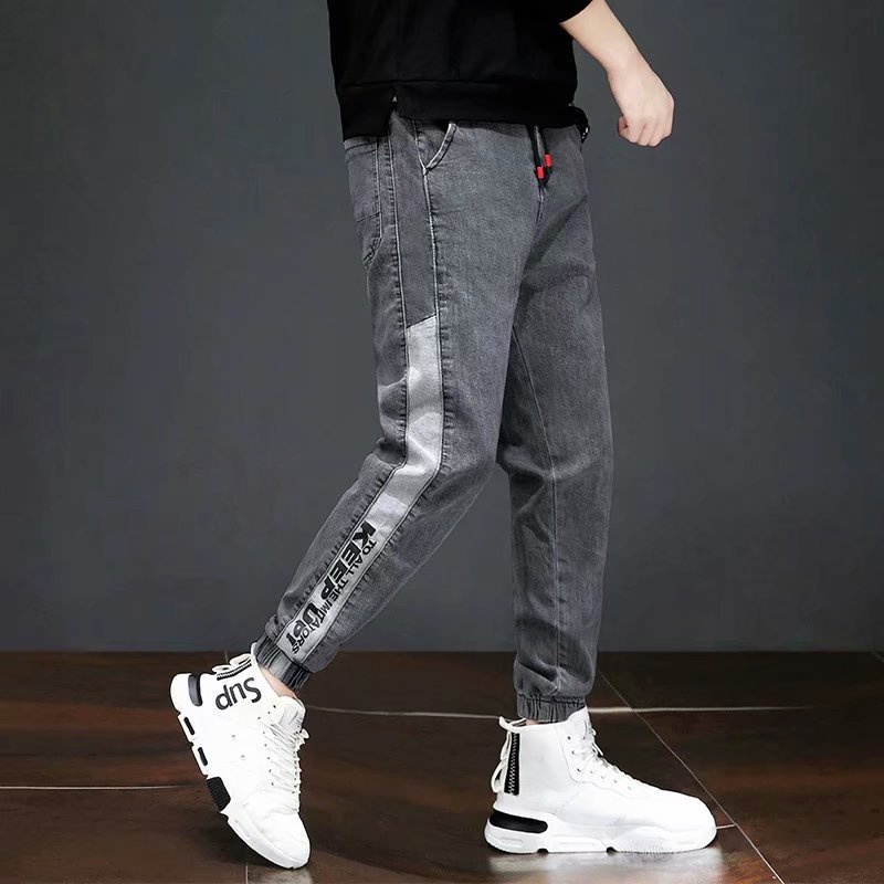 Quần Bò Jogger nam màu xám lông chuột chữ in bó gấu lưng chun 7027x pon.mens