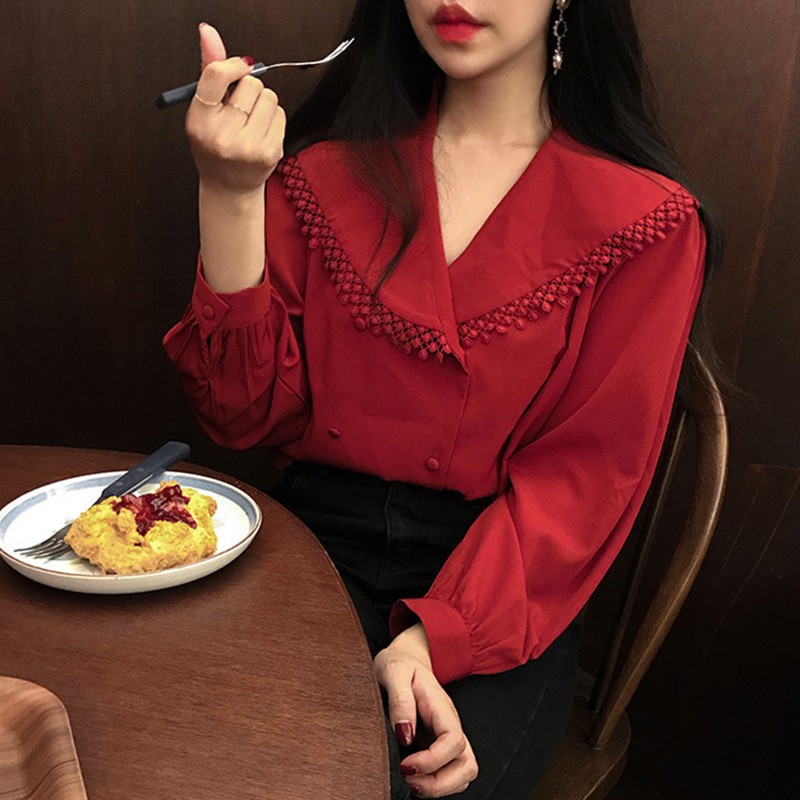 Áo sơ mi đỏ cổ bẻ rộng phối ren tiểu thư (ORDER)