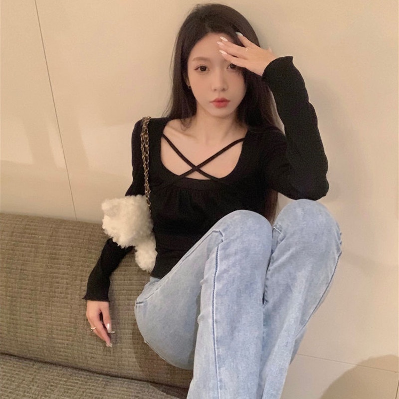 Xu Hướng Thời Trang Mùa Thu: Áo Dài Tay Cổ Vuông Và Xẻ Tà