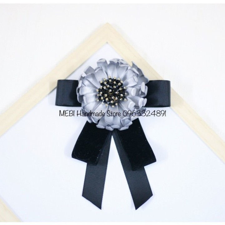 (ảnh thật 100%) Tag hoa cài cổ áo handmade mẫu hoa cúc nhụy phale ruy băng đen