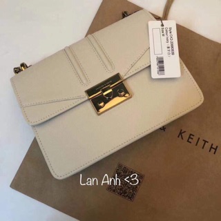 Túi cnk sale đẹp sang xịn ạ. Số lượng có hạn, đủ mầu ạ. Túi có dây đeo xích đeo được hai kiểu ngắn và dài ạ. Mầu hot kem