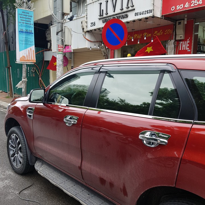 Vè che mưa Ford Everest 2018-2022-chỉ innox ( hàng cao cấp)